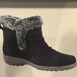 Khombu boots, black size: Ladies 9 Water repellent, suede leather, memory foam insole