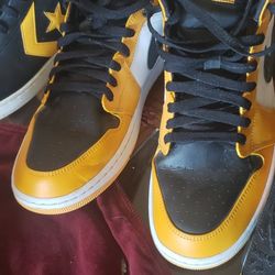 Jordan 1 Black Gold Mids