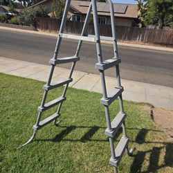 4 step pool ladder