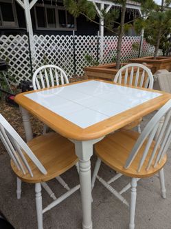 Table with 4 chairs