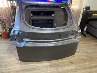 Tesla model y tailgate 2025 2026