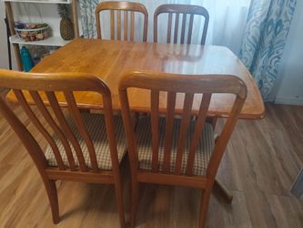 Wood 4ft by 3ft rectangular kitchen table Expandable