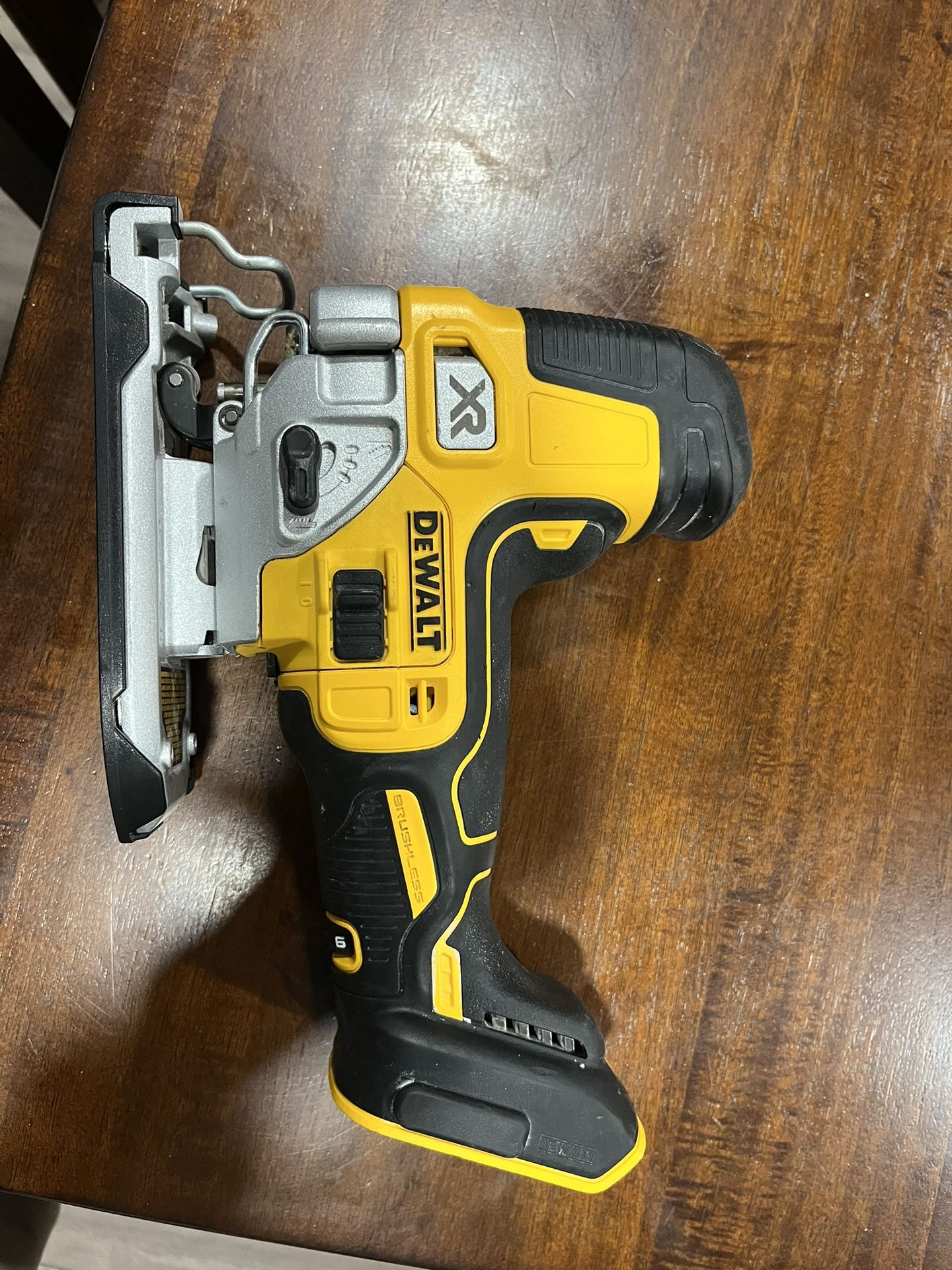 Dewalt 20V MAX XR Cordless Barrel Grip Jigsaw