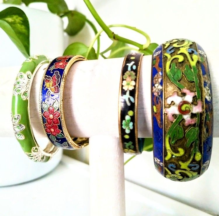 4 Vintage Bracelets Lot. Vintage Asian Cloisonnet