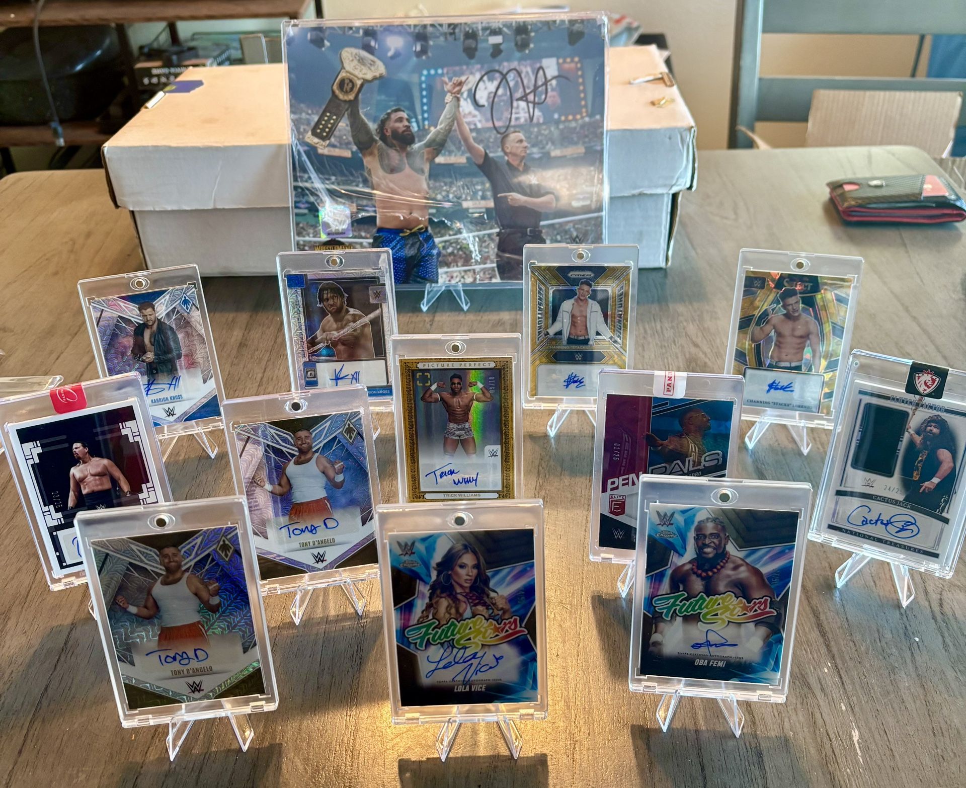 WWE Card Lot đŸ”¥đŸ”¥ Plus Wrestlemania Jey USO Autographed Picture