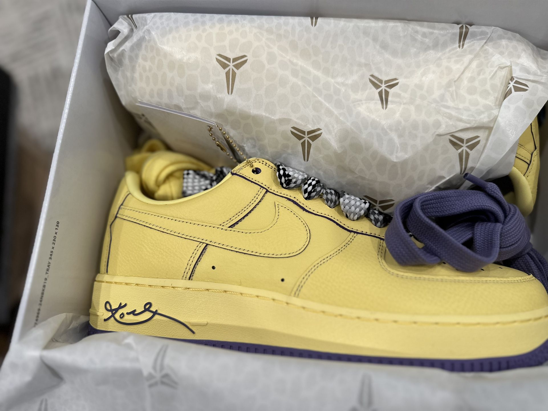 Kobe Air Force 1 Soft Yellow Sz 12