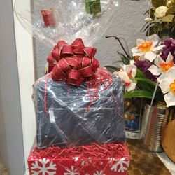 A Black Reaction Kenneth Cole Handbag.