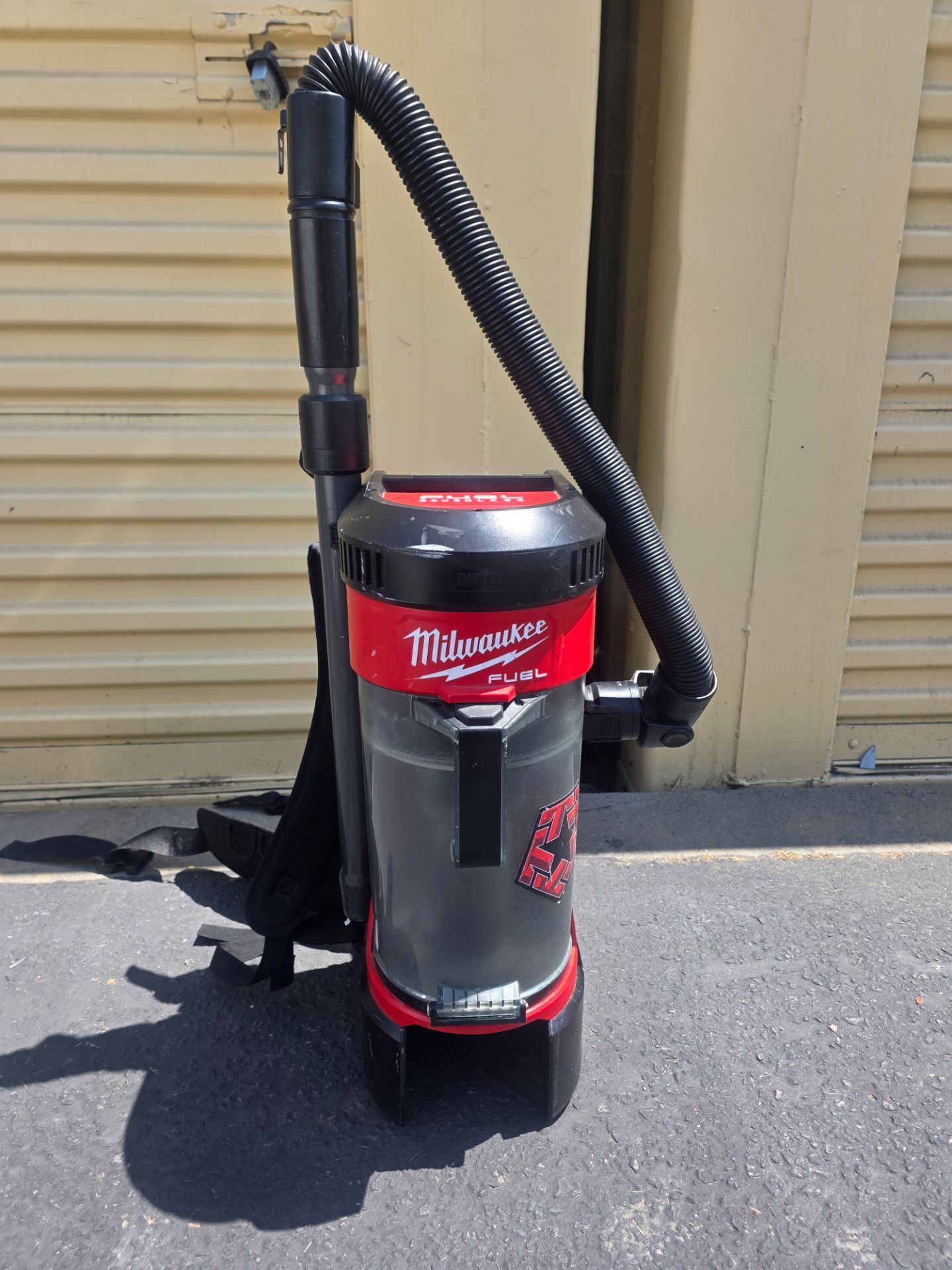 Backpack vacuum