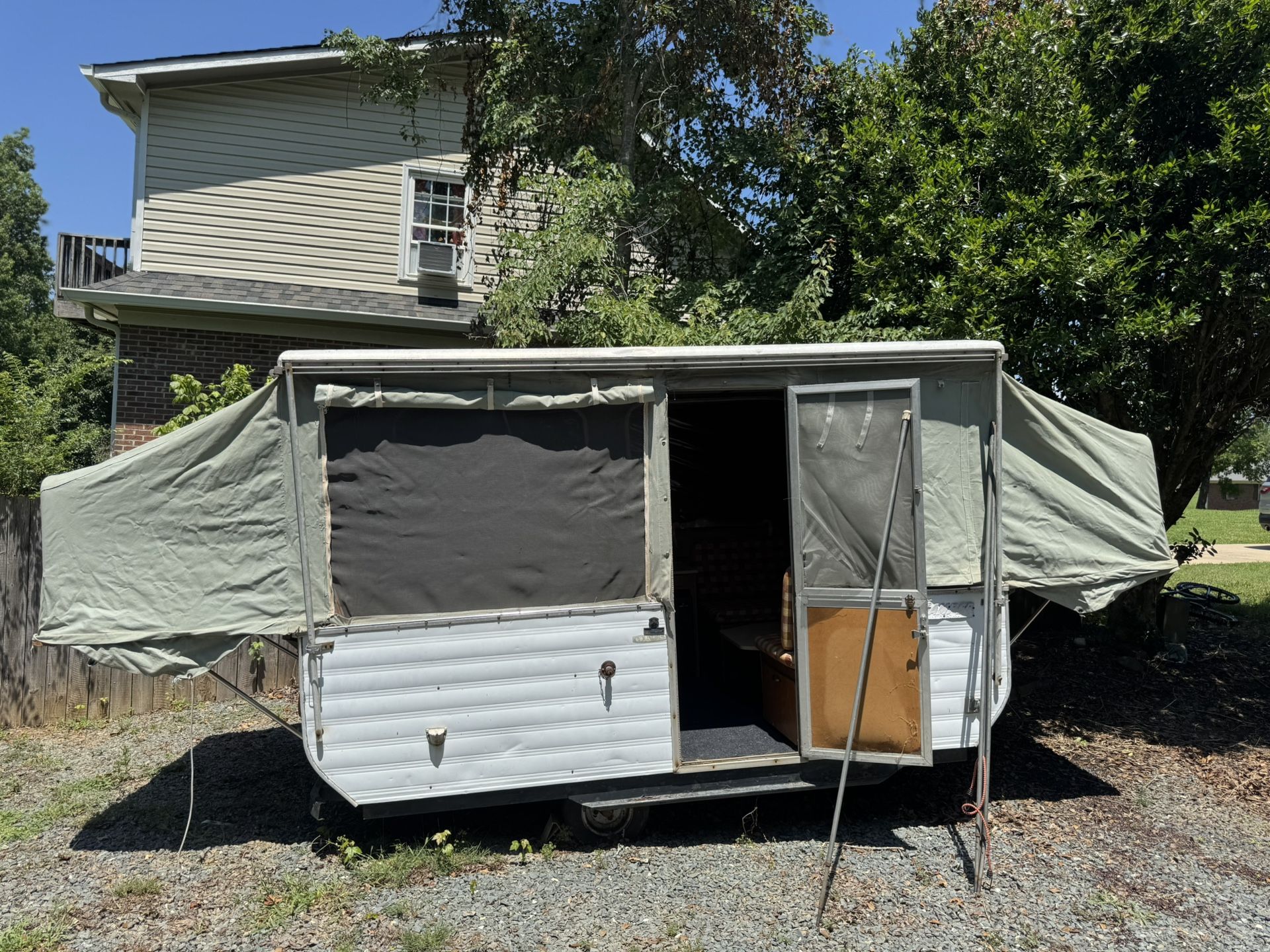 1967 Pop Up Camper - Skamper