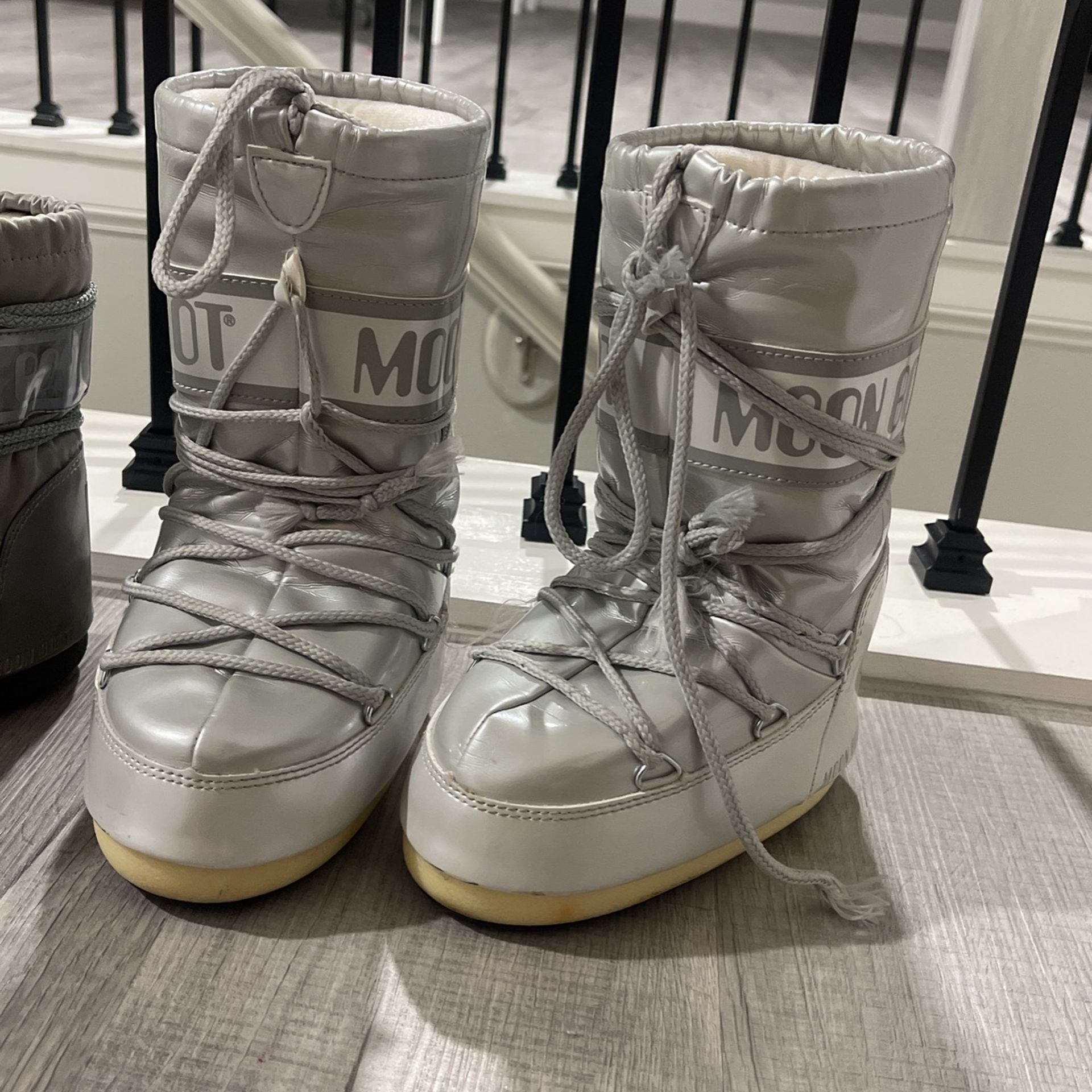 Moon Boots 