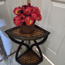 Tall GlassDecor With Samall Corner Table Both For $15 Adorno Alto De Vidrio  Y Mesita 