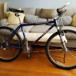 bicycle  Trek 930 Single Trac 