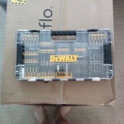 DeWalt 100 Piece Set