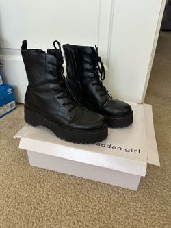Black boots size 6