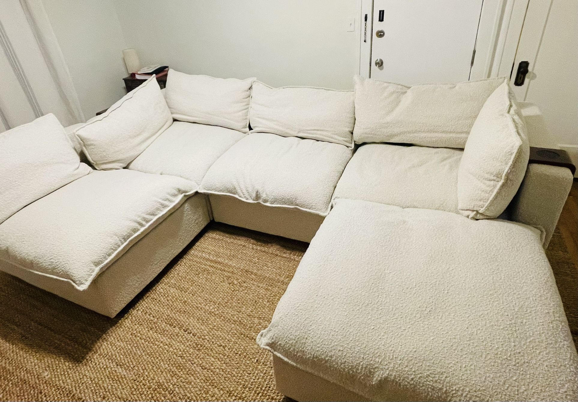Albany park - Kova sectional BRAND NEW