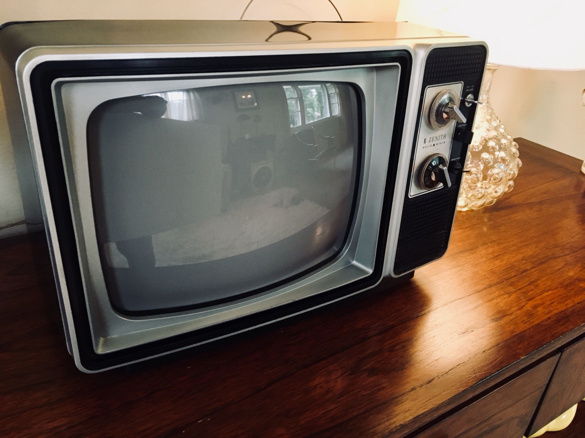 Vintage 1977 Zenith Solid State Portable Black & White Television