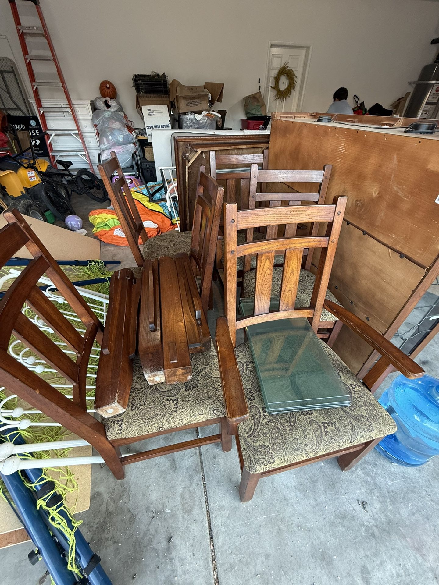 Table & Hutch