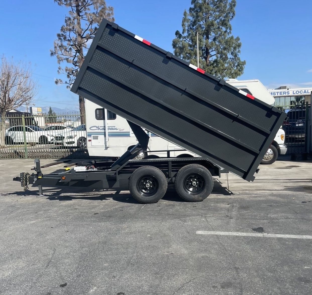 Scissor lift Dump Trailer