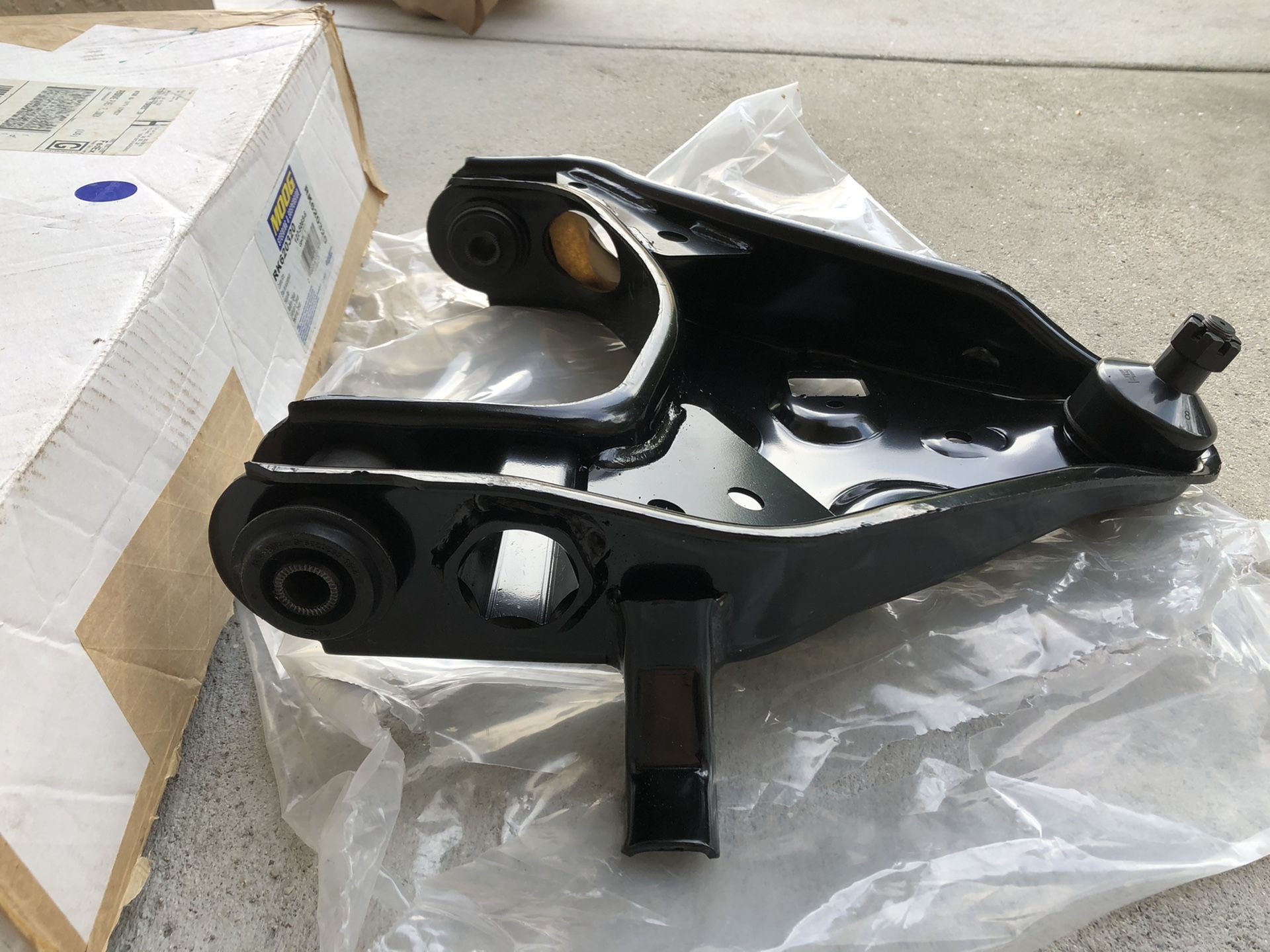 Moog lower front right side control arm & ball joint assembly fitting 04 Ford Sport Trac pt.#RK620320