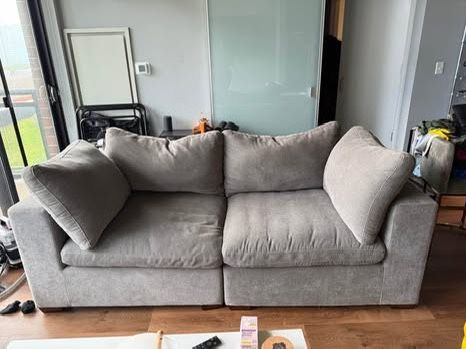 Modern Gray Loveseat – Excellent Condition