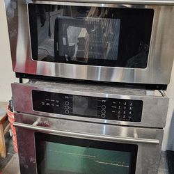 Wall Oven / Microwave Set