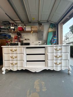 Elegant French Provincial 9-Drawer Dresser – Delivery Available ✨