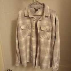 Used Men's Flannel  Shirt Sz XL.. Pickup Only!!