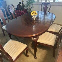 Thomasville Winston Court Cherry Dining Table And Chairs