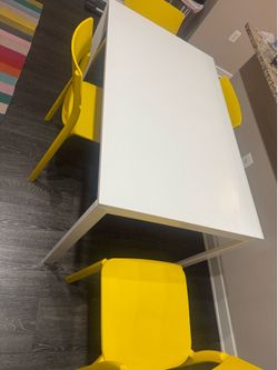 Kitchen Table with 4 Chairs