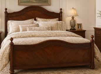 Like NEW Elegant KING Bed – Rich Cherry Finish Complete Bed Frame