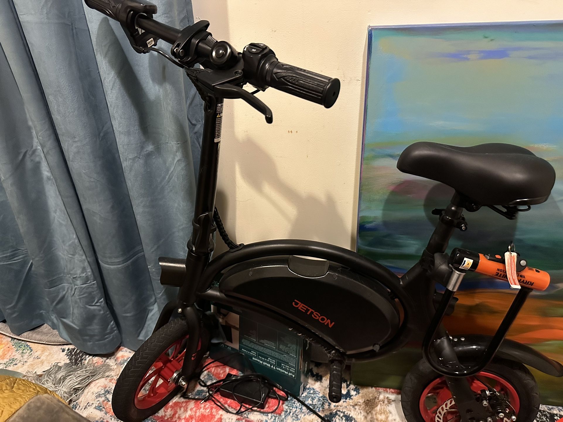$350- OBO: Jetson Bolt Folding Electric Bike