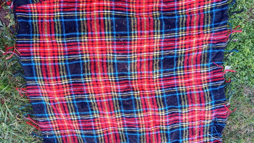 Blanket With Fringes 