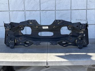 2024-2025 SUBARU CROSSTREK  2.5L FRONT ENGINE SUBFAME CRADLE OEM USED #5745