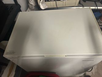 Insignia Chest Freezer White