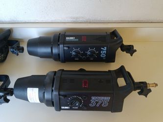 Calumet Travelite 750R/375 (CE-2510) MonoLight Studio Lights $200 For Both