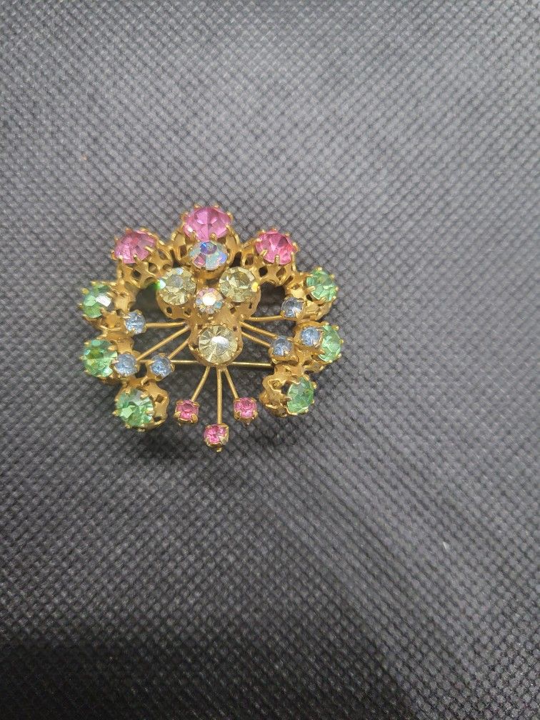 Karu Arke Brooch