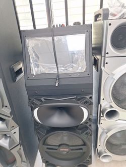 Max Power Party Speaker with Built-In Screen