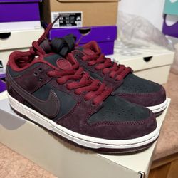 NIKE SB DUNK LOW RIOT Sz 8 DS