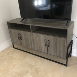 Console And Tv Stand Excellent Condition 