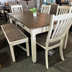 AP🎉 Dining Table and 4 Chairs and Bench// Financing - Delivery 