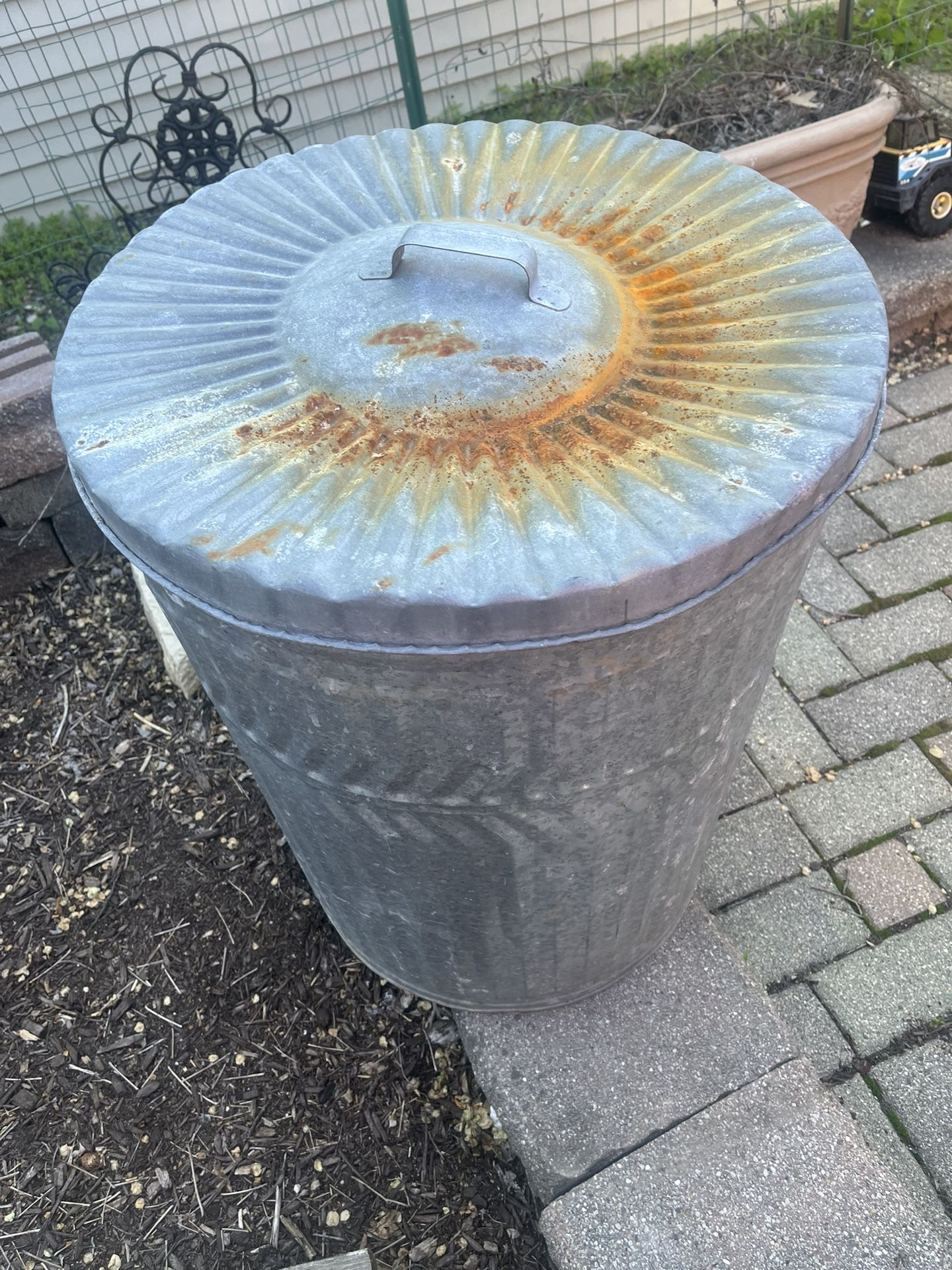 Old Steel Trash Can with Lid, Grey