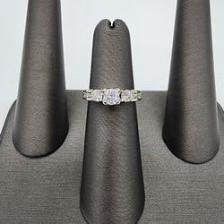 14kt White Gold Diamond Ring