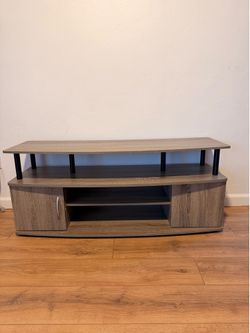 Entertainment center