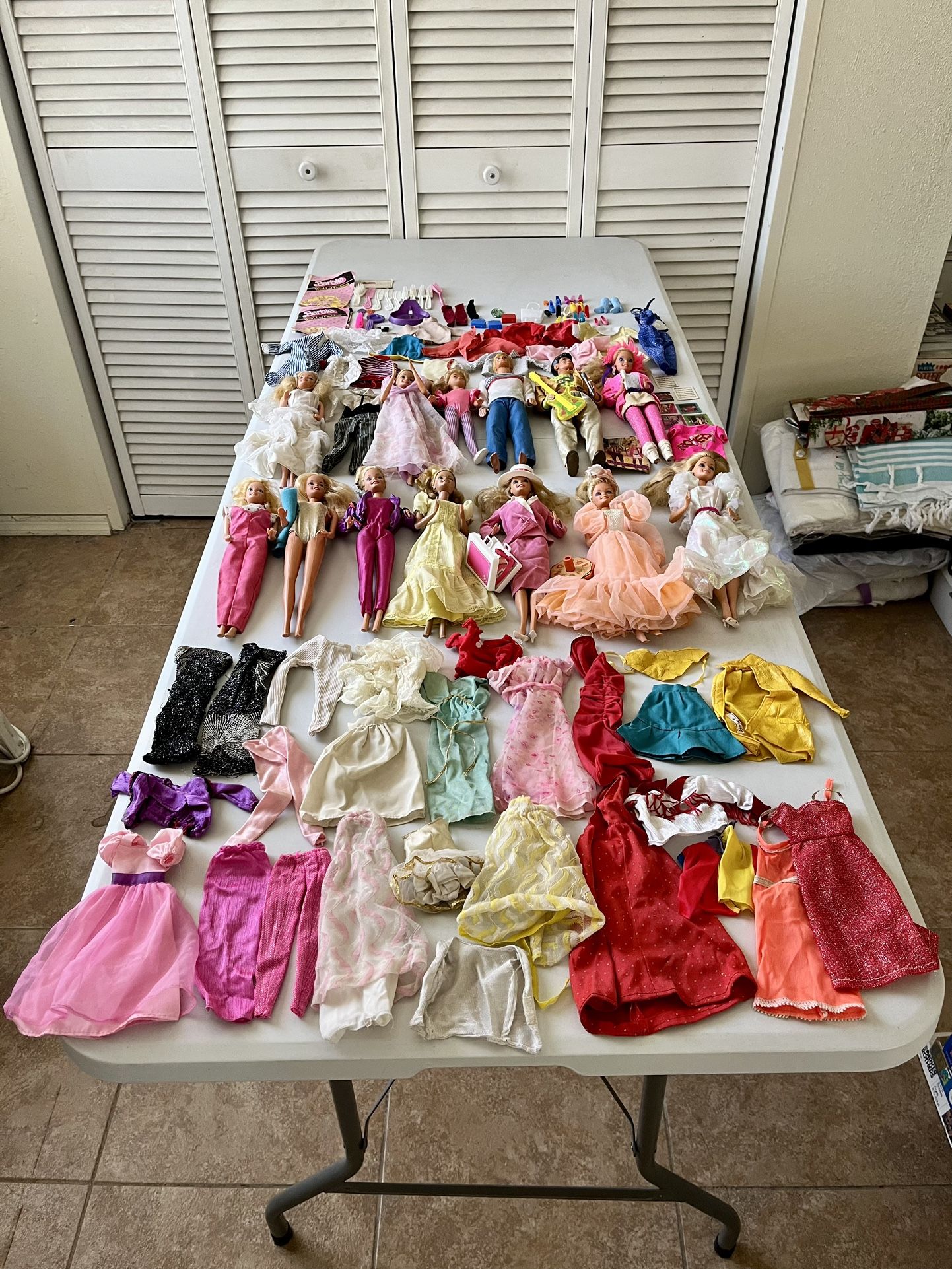 Huge Vintage 80s Barbie Lot Peaches Cream Day Night Malibu Rockers + Accessories