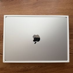 Brand New Apple MacBook Air 2022 13 in