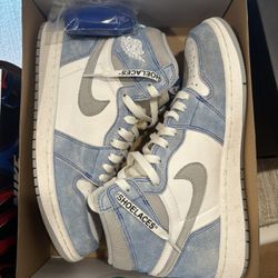 Jordan 1 High “Hyper Royal” Size 8.5 AUTHENTIC