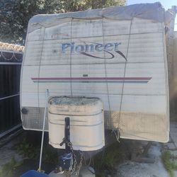 2004 Pioneer RV $1,800