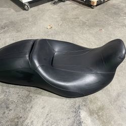 Harley touring 2022 stock seat