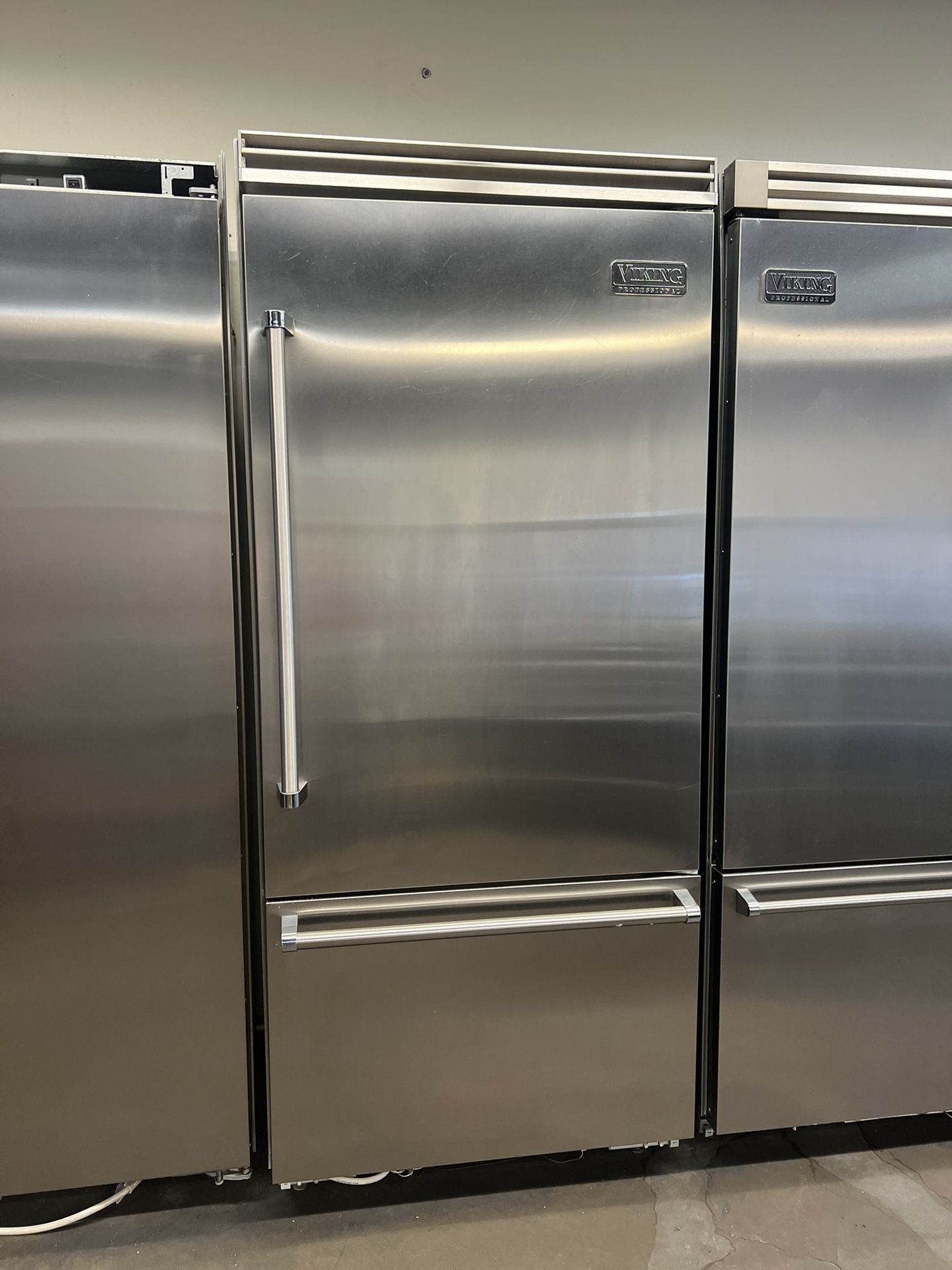 Viking 36”Wide Built In Bottom Freezer Refrigerator Stainless 5Series