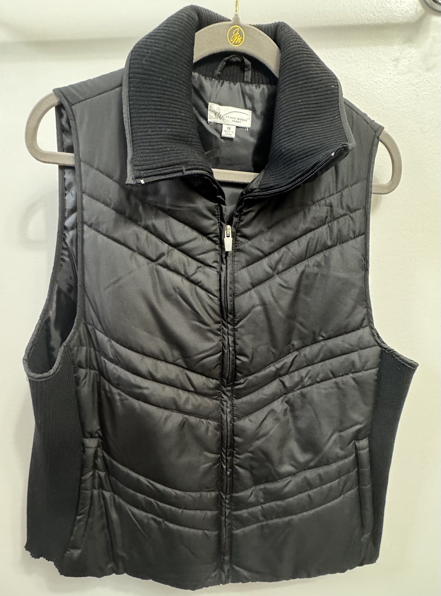 Studio Works Black Puff Vest  Woman’s Front Zipper Pockets Ladies Size 1X